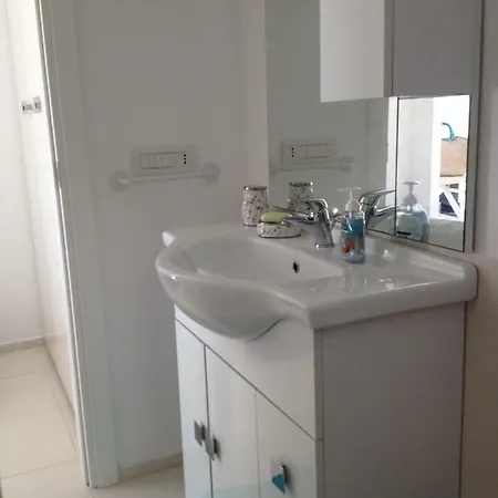 Small House أوترانتو